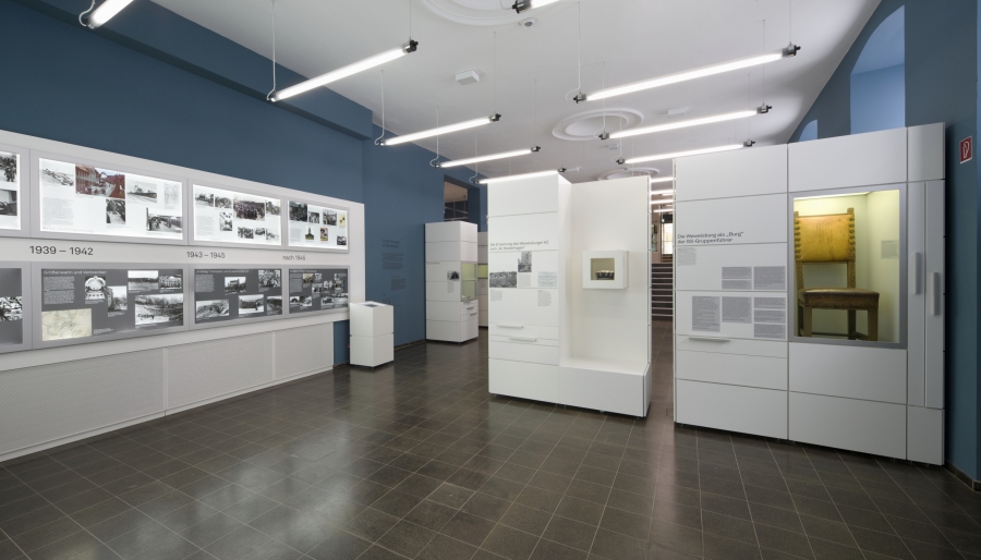 Öffentliche Führung durch die Dauerausstellung „Ideologie und Terror der SS“ am Sonntag, 12. Februar im Kreismuseum Wewelsburg (Foto: Matthias Groppe © Kreismuseum Wewelsburg)